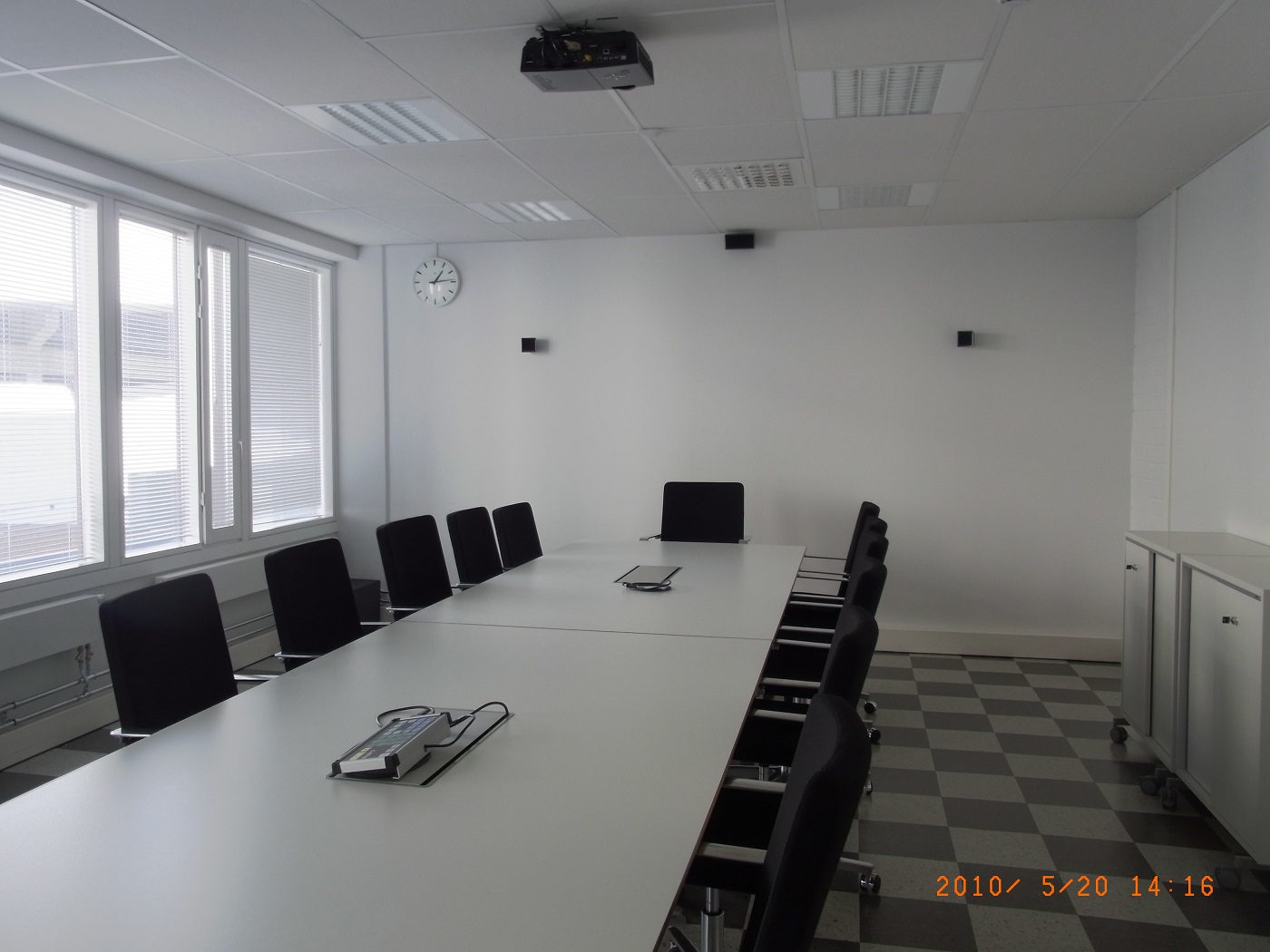 Neuvotteluhuoneen saneeraus